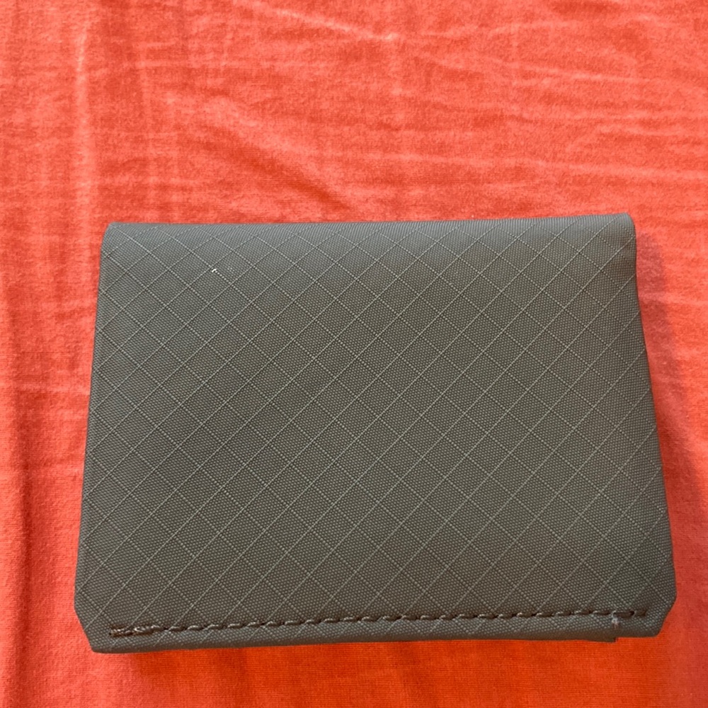 Pioneer grey “matter bifold” wallet.
